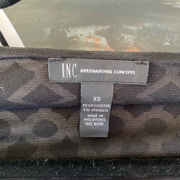 INC Geometric Print Wrap dress B&W, size 2 - Picture 7 of 7